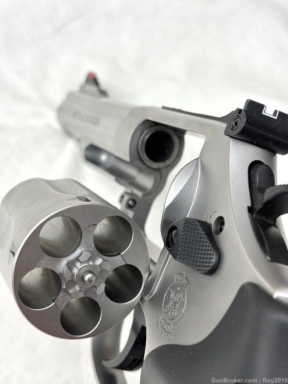Smith & Wesson 69 Combat Magnum Revolver 44 Magnum-img-9