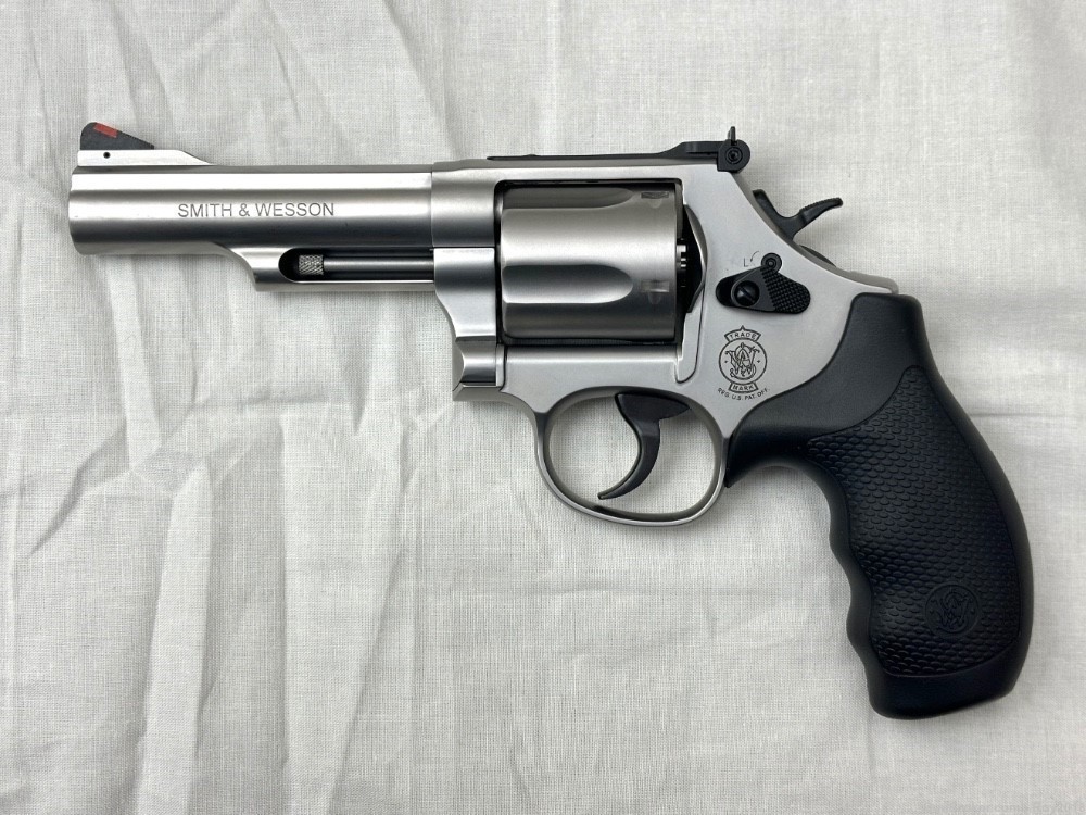 Smith & Wesson 69 Combat Magnum Revolver 44 Magnum-img-0