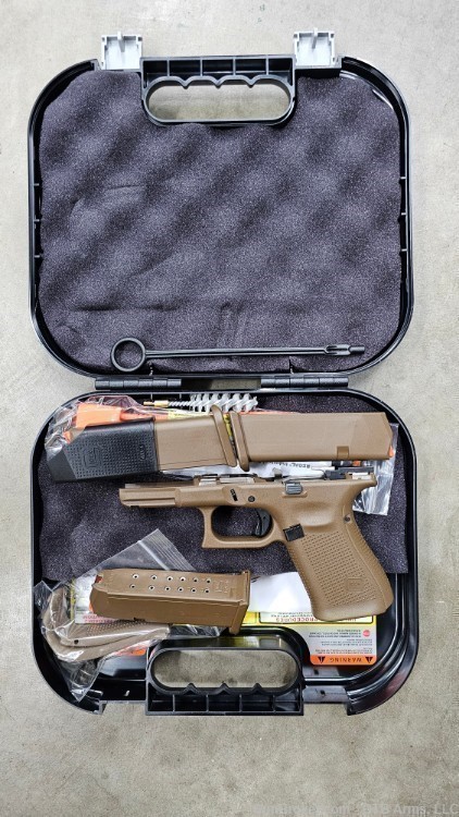 Glock 19 G19 Gen 5 factory FDE frame w/ 3x 15rd mags & hard case-img-0