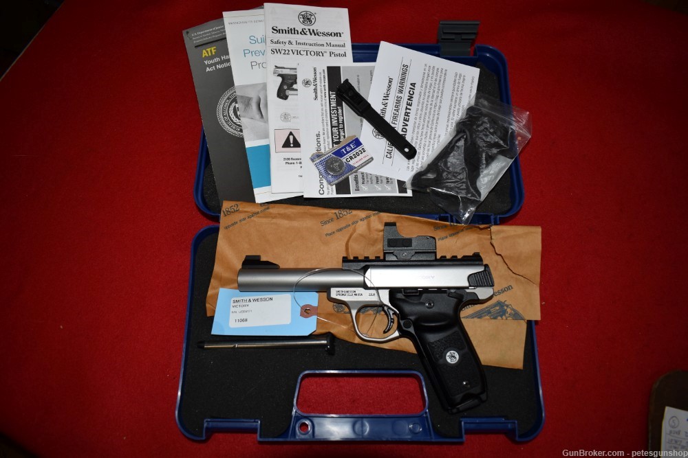 Smith & Wesson Victory Target Pistol .22 LR, W/ Red Dot W/ Box Penny START!-img-0