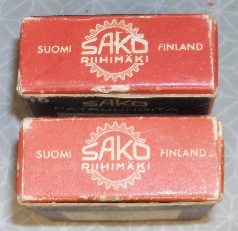 243 SAKO Finland 10 round boxes mostly brass-img-3