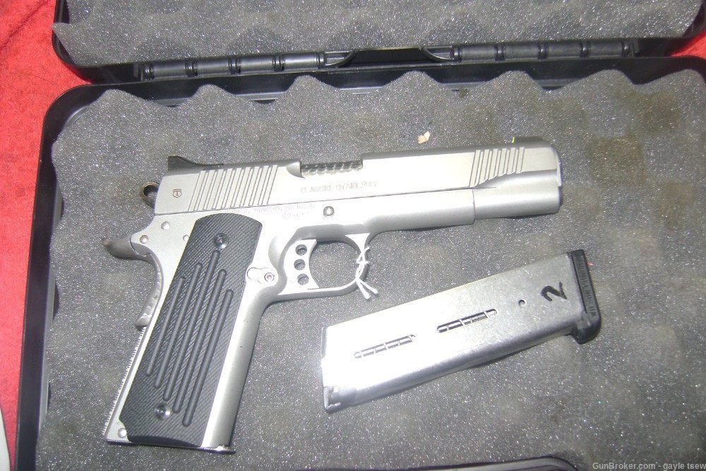 KIMBER 1911 CLASSIC STAINLESS 45ACP LOTS OF EXTRAS SEE LIST -img-1