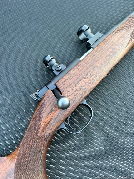 Kimber  22 rifle.  K 22. Gorgeous Classic rifle Great Wood -img-2