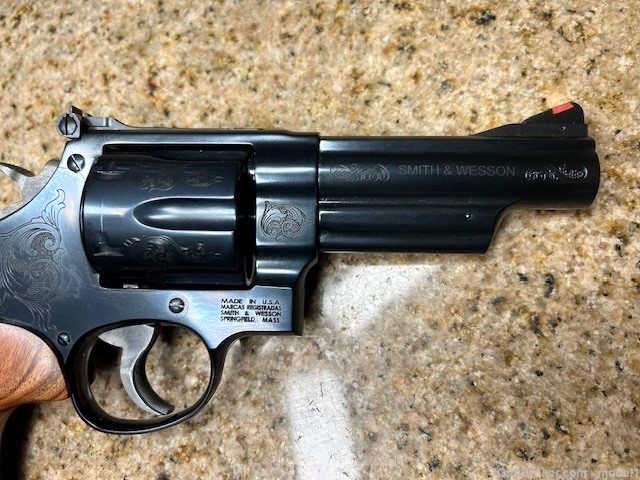 SMITH & WESSON Model 29-10 .44 Magnum ENGRAVED 4" bbl "as new"-img-7