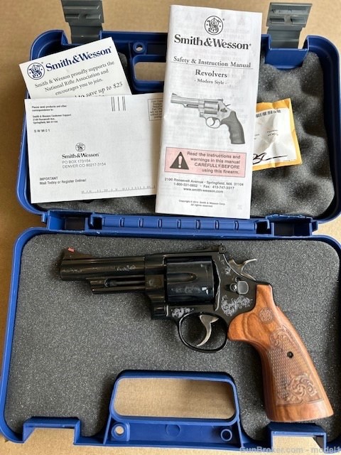 SMITH & WESSON Model 29-10 .44 Magnum ENGRAVED 4" bbl "as new"-img-10