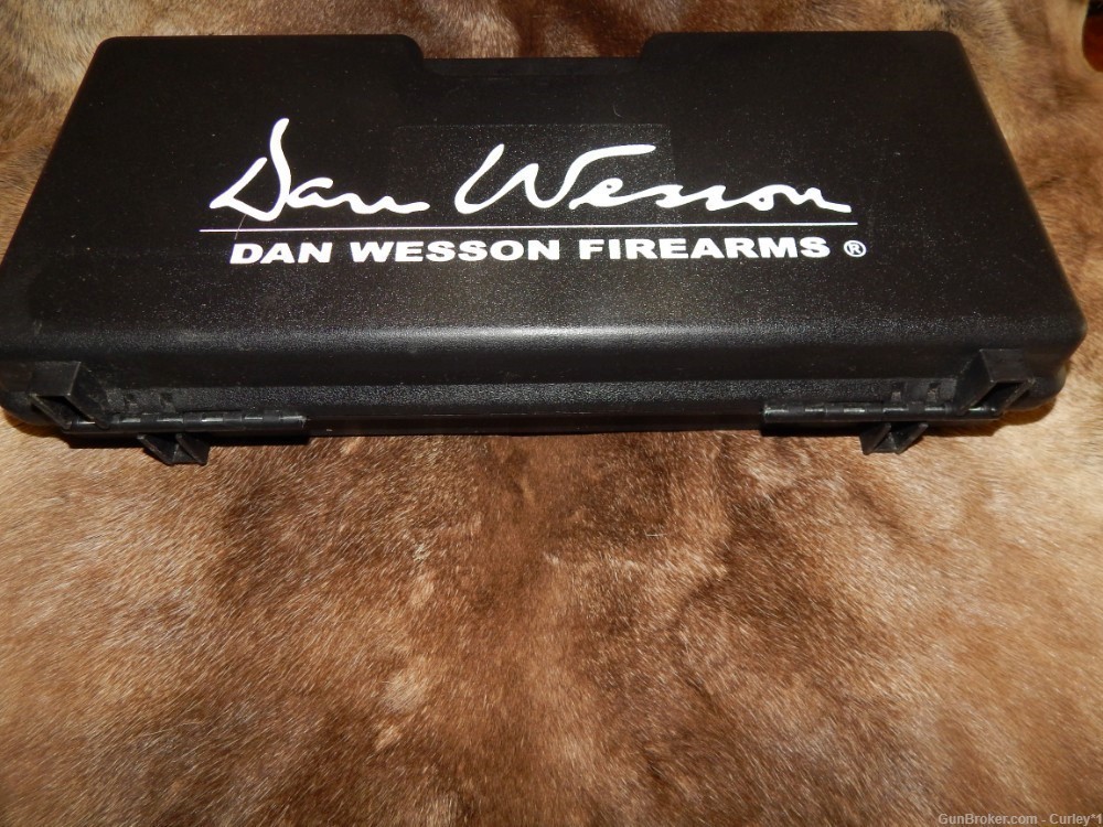 Dan Wesson 8 inch Air Gun with case-img-1