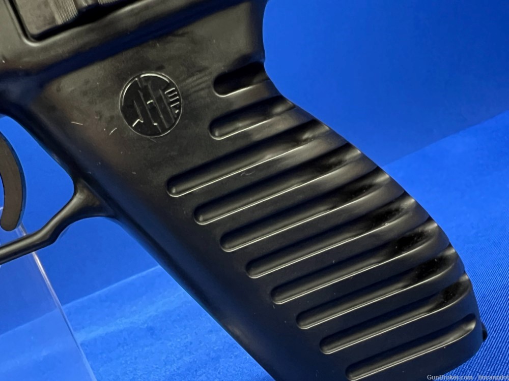 Intratec Tec-22 .22 LR Pistol no reserve penny auction -img-3