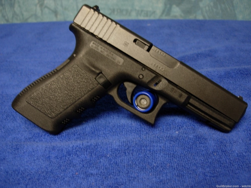 Glock G20SF Gen3 Very Good with original case & contents 3) 10 Round mags-img-5