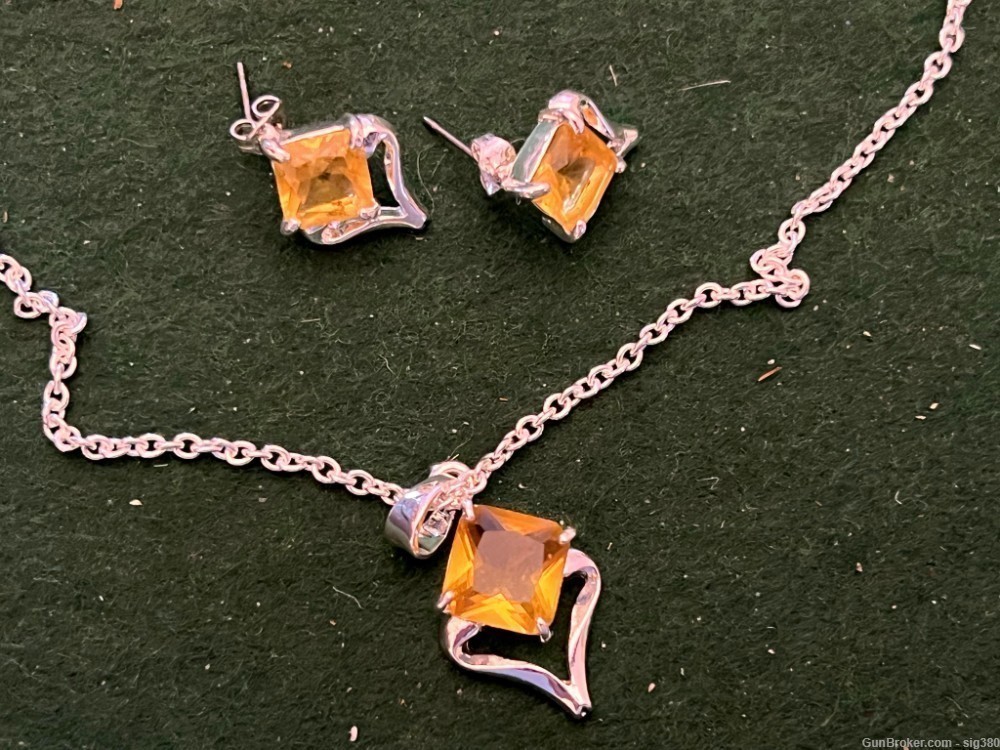 STERLING SILVER NECKLACE WITH PENDANT & EARRING SET & MATCHING YELLOW STONE-img-2