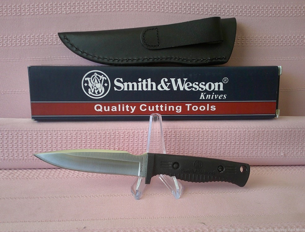 SMITH & WESSON Fixed Blade Hunter Knife With Box, Instructions & Sheath!-img-7