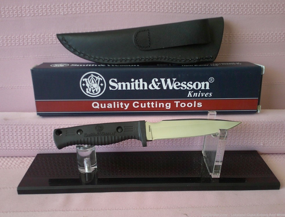 SMITH & WESSON Fixed Blade Hunter Knife With Box, Instructions & Sheath!-img-5