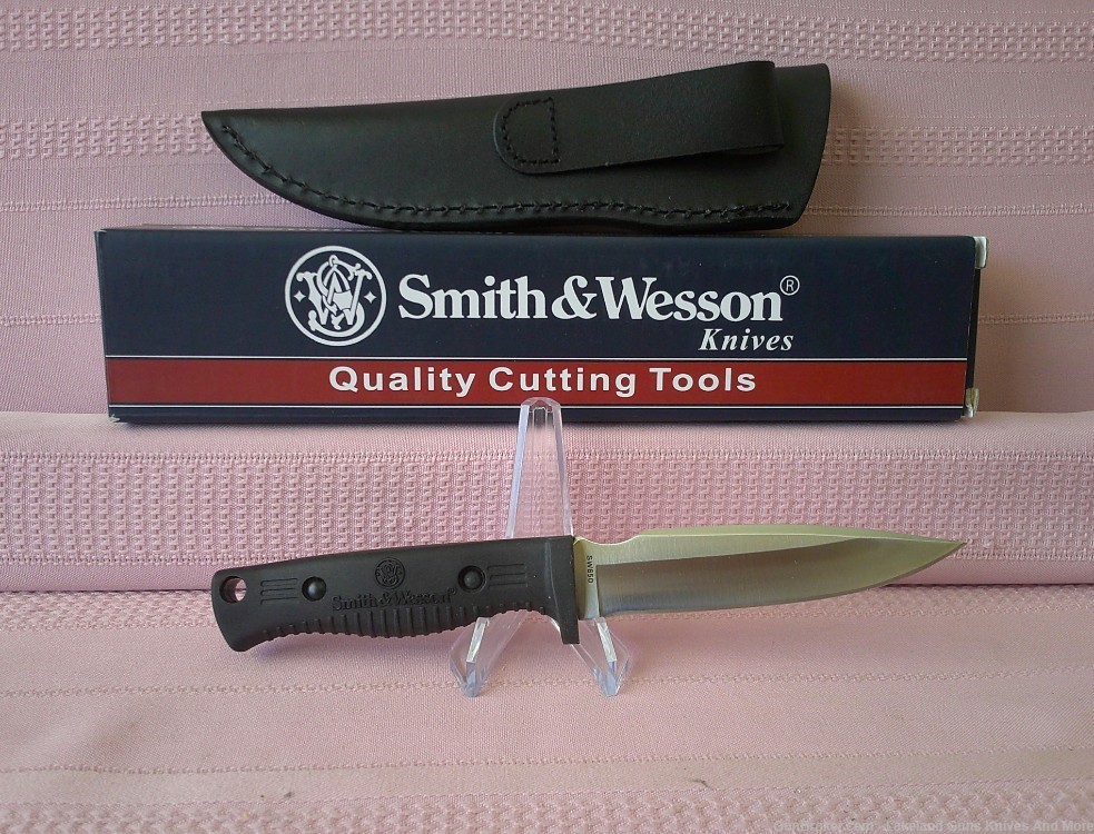 SMITH & WESSON Fixed Blade Hunter Knife With Box, Instructions & Sheath!-img-6