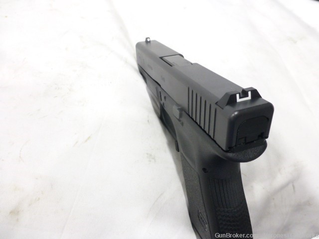 Glock 19 Gen 3 9mm 4" Finger Grooves (2) 15 rd Factory Sights EXCELLENT-img-7