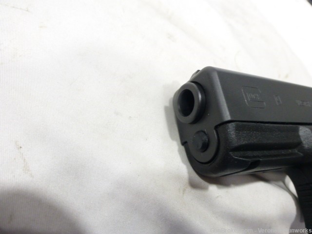 Glock 19 Gen 3 9mm 4" Finger Grooves (2) 15 rd Factory Sights EXCELLENT-img-6