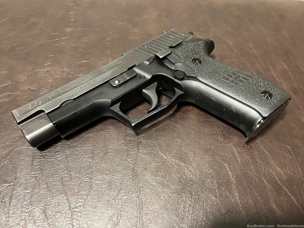 Sig Sauer P226 Black Stainless .40 S&W -img-4