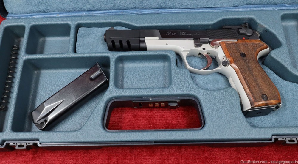 Walther P88 Champion RARE White Frame w/ 2 Magazines Case Excellent Cond-img-19