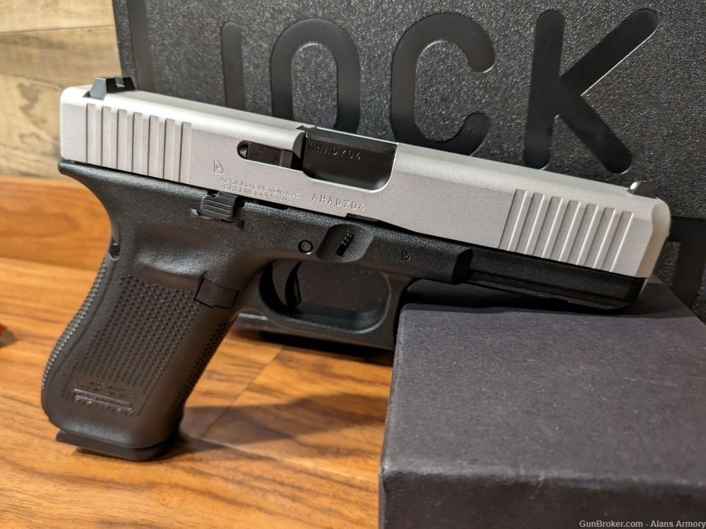 New Gen 5 Glock 17 - Apollo Custom Special Edition- 3 mags & case included-img-0