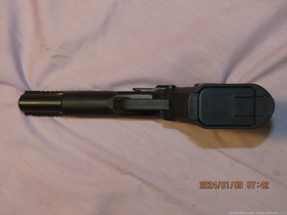 Wilson Combat, KZ-45, 5 inch barrel, with 4 magazines and soft case, excell-img-9