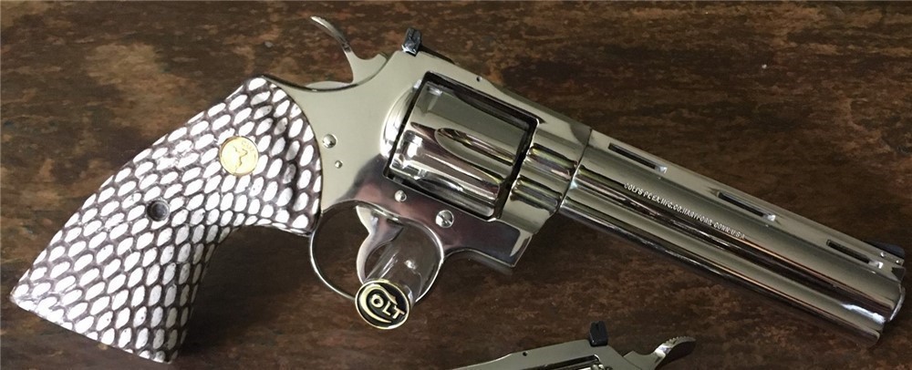 Genuine Cobra Skin Grips for Colt Python Revolver w/medallions GRIPS ONLY-img-1