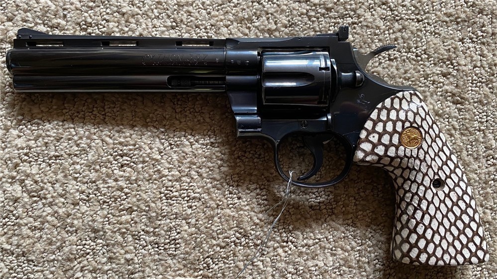 Genuine Cobra Skin Grips for Colt Python Revolver w/medallions GRIPS ONLY-img-2