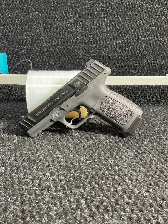 Smith & Wesson SD40 in good condition -img-0