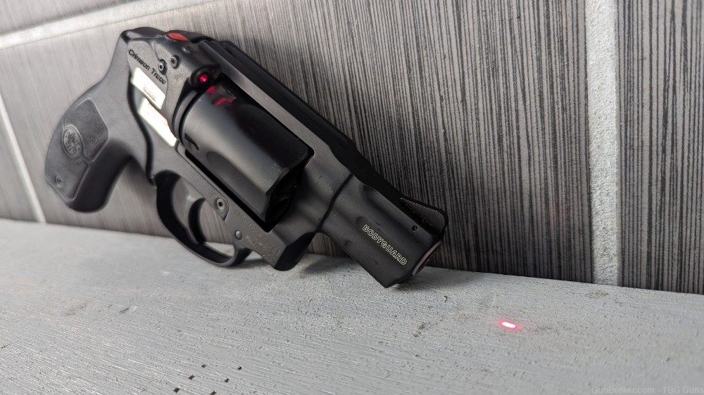 S&W Smith & Wesson bodyguard 38 spl with crimson trace -img-3