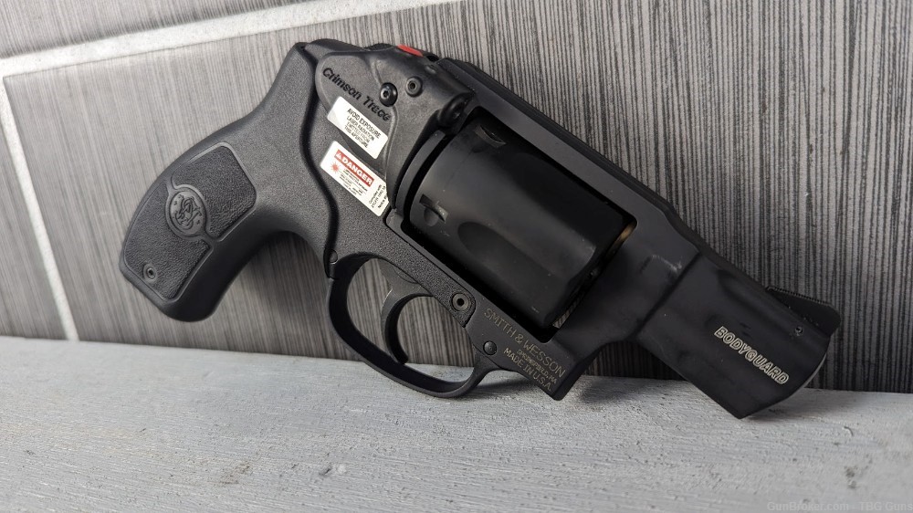 S&W Smith & Wesson bodyguard 38 spl with crimson trace -img-1