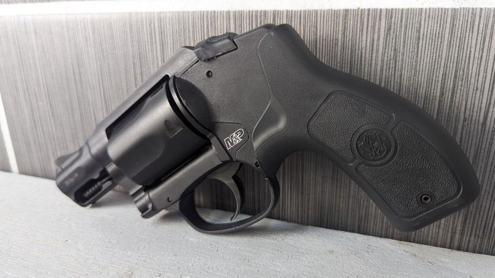 S&W Smith & Wesson bodyguard 38 spl with crimson trace -img-5