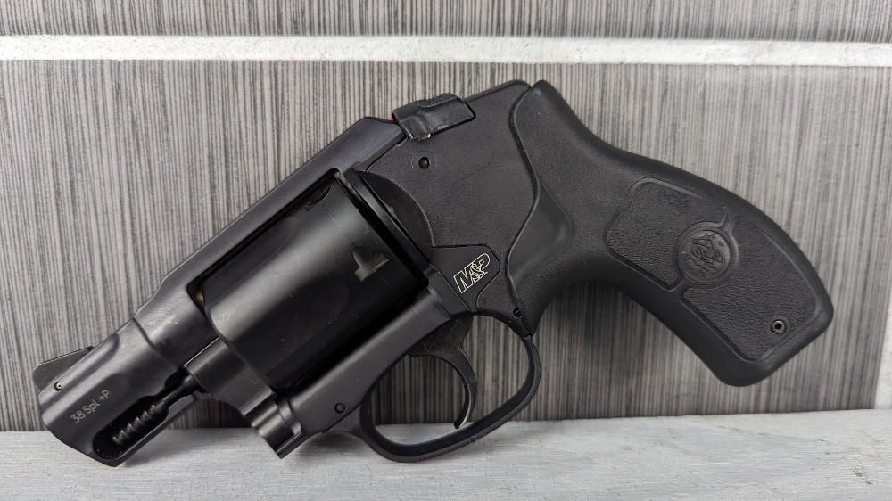 S&W Smith & Wesson bodyguard 38 spl with crimson trace -img-4