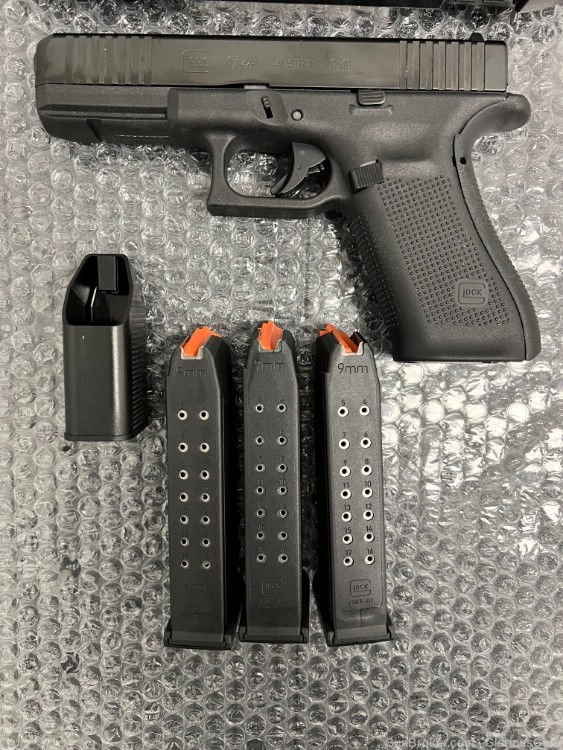 Glock 17 Gen 5 4.5" (3) Mags 9mm Hold (16)-img-1