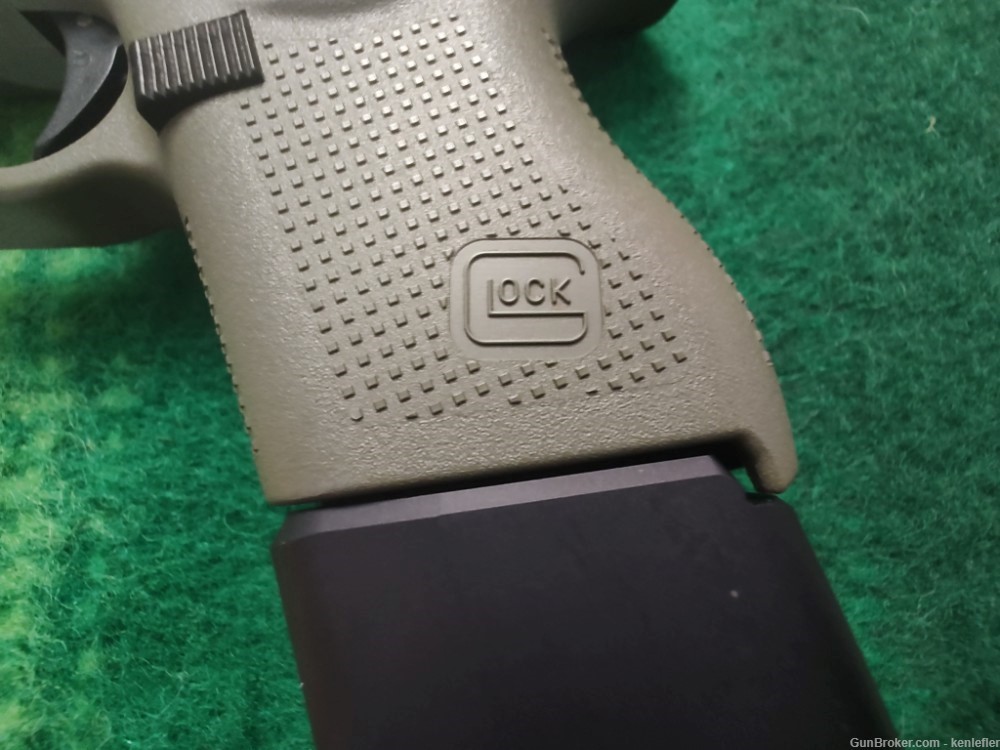 GLOCK 43 WITH 2 MAGAZINES IN THE FACTORY BOX 9MM-img-1