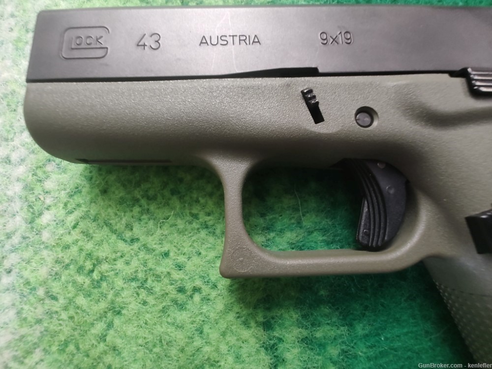 GLOCK 43 WITH 2 MAGAZINES IN THE FACTORY BOX 9MM-img-3