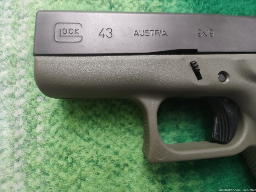 GLOCK 43 WITH 2 MAGAZINES IN THE FACTORY BOX 9MM-img-4