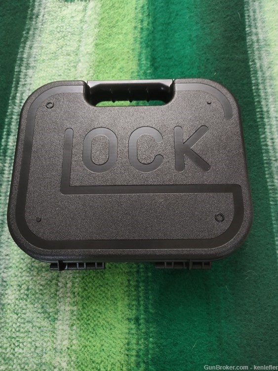 GLOCK 43 WITH 2 MAGAZINES IN THE FACTORY BOX 9MM-img-15