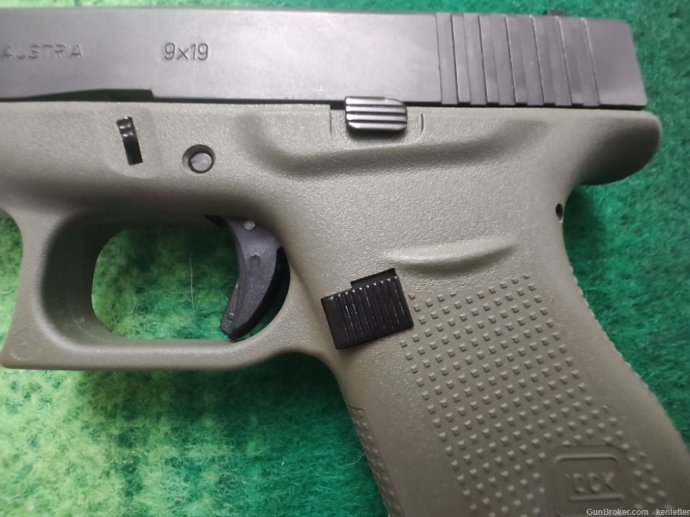 GLOCK 43 WITH 2 MAGAZINES IN THE FACTORY BOX 9MM-img-2