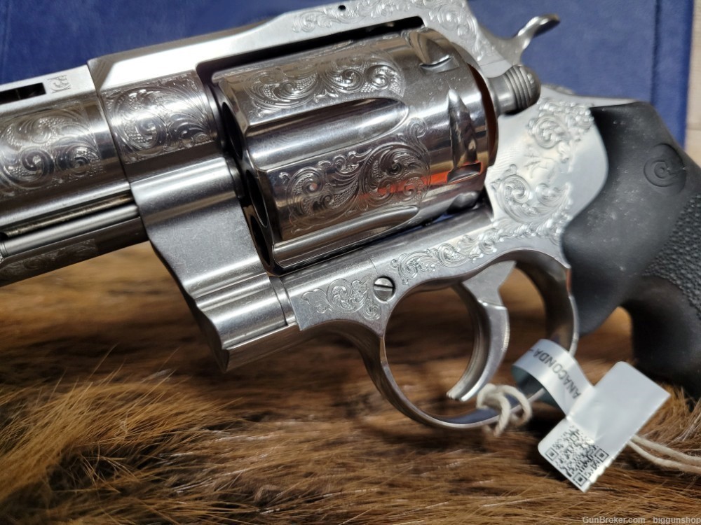 New Colt Anaconda 8'bbl 44Mag Davidsons Exclusive Engraved Stainless Steel -img-9