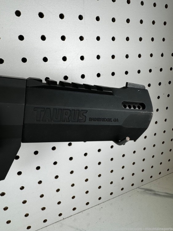 Taurus Raging Hunter 460 S&W Mag 5" Black Display NEW 460051RH NR-img-2