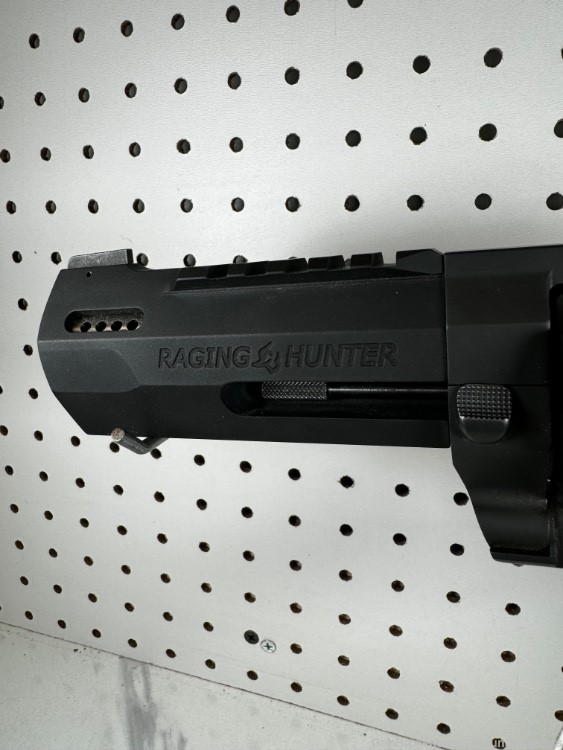 Taurus Raging Hunter 460 S&W Mag 5" Black Display NEW 460051RH NR-img-6