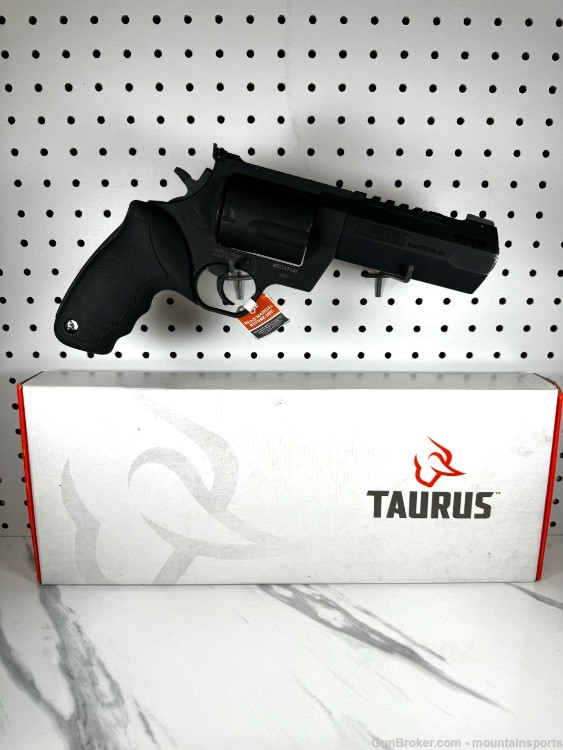 Taurus Raging Hunter 460 S&W Mag 5" Black Display NEW 460051RH NR-img-0