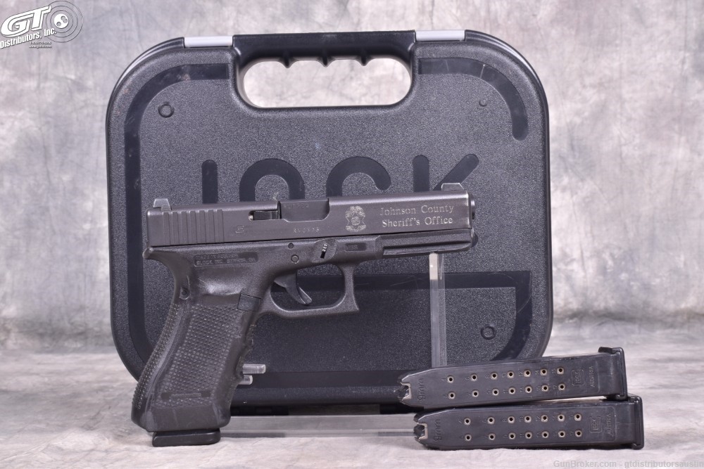 Glock 17 GEN 4 9mm with case and three magazines Sheriff's seal-img-0