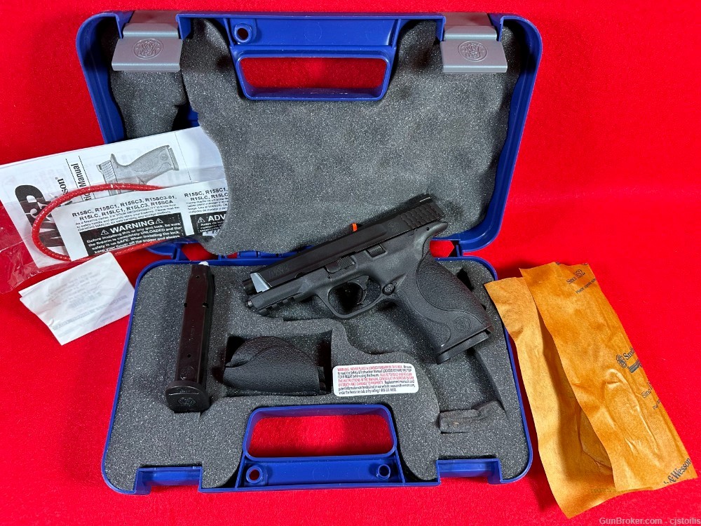 Smith & Wesson M&P9, 9mm, 2 17rd. 4.25” Pistol - No Thumb Safety - NEW-img-0