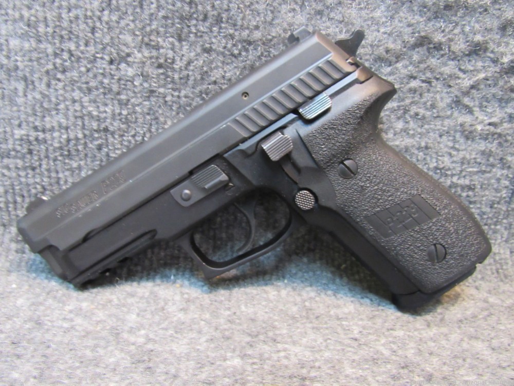 Sig Sauer P229 pistol in .40SW w/ Night Sights and 1 magazine-img-1