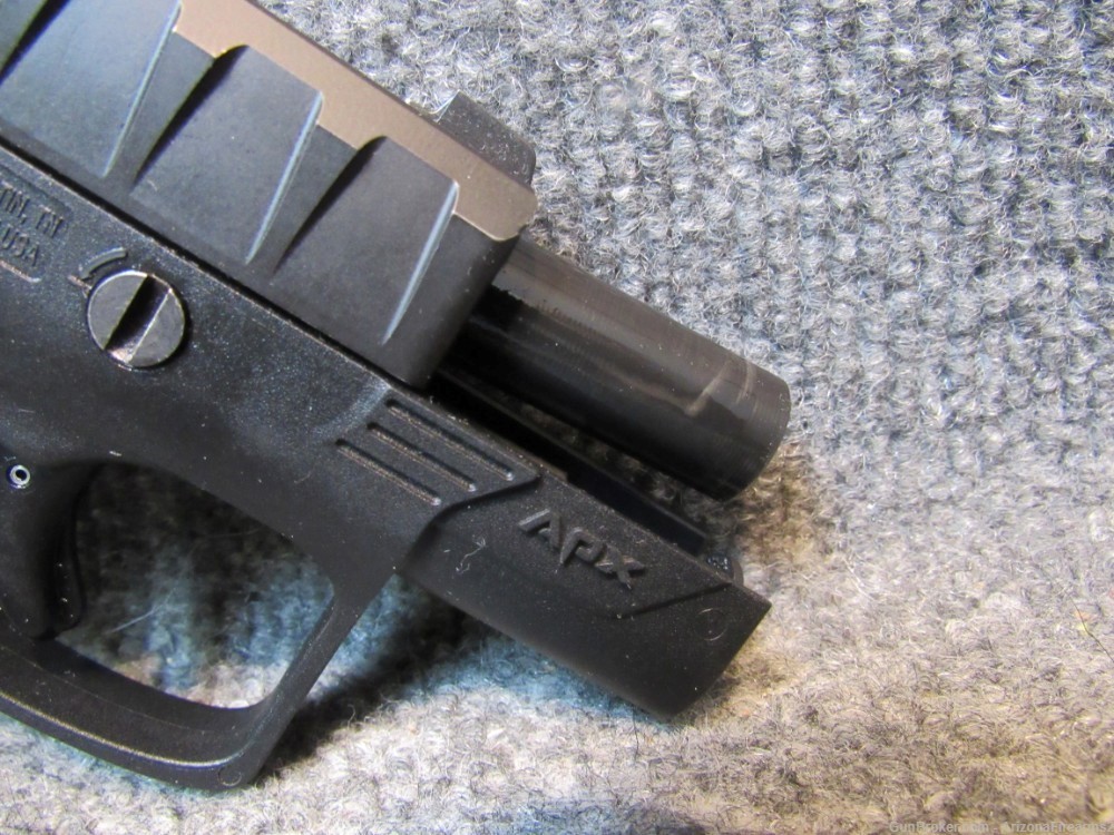 Beretta APX carry pistol in .9MM w/ 2 magazines-img-6