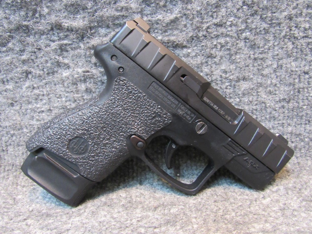 Beretta APX carry pistol in .9MM w/ 2 magazines-img-0