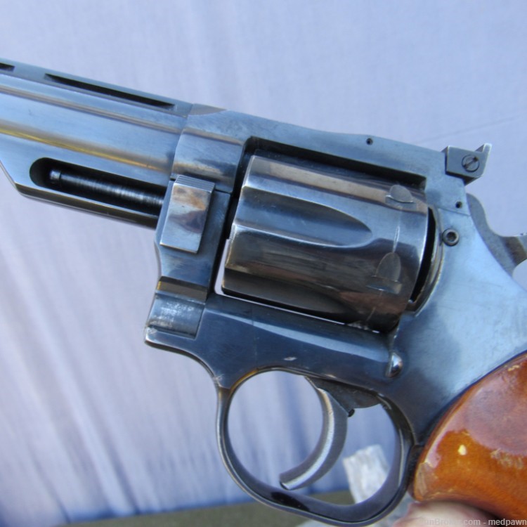 RARE Vintage Dan Wesson 15-2 .357 mag Revolver Cased Set W/Paperwork!-img-11