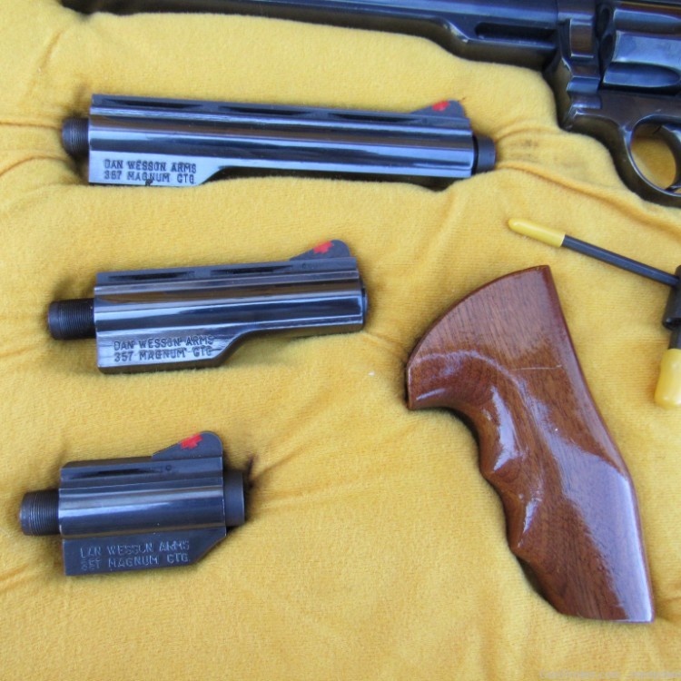 RARE Vintage Dan Wesson 15-2 .357 mag Revolver Cased Set W/Paperwork!-img-1