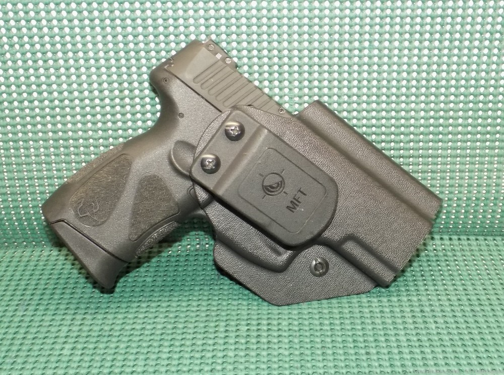 Taurus G2C 9mm Pistol with 12 Round Mags Used NO RESERVE-img-6