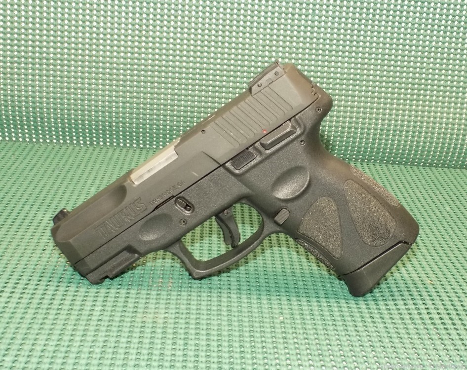 Taurus G2C 9mm Pistol with 12 Round Mags Used NO RESERVE-img-5