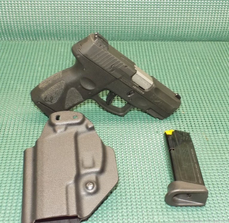 Taurus G2C 9mm Pistol with 12 Round Mags Used NO RESERVE-img-8