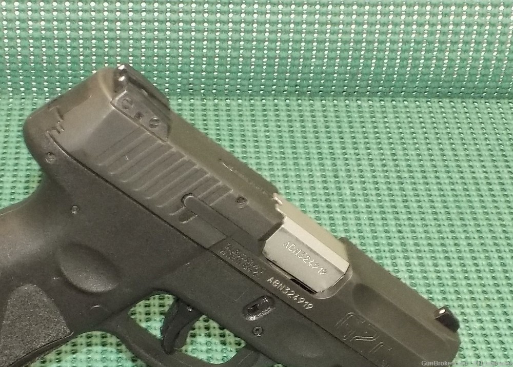 Taurus G2C 9mm Pistol with 12 Round Mags Used NO RESERVE-img-3